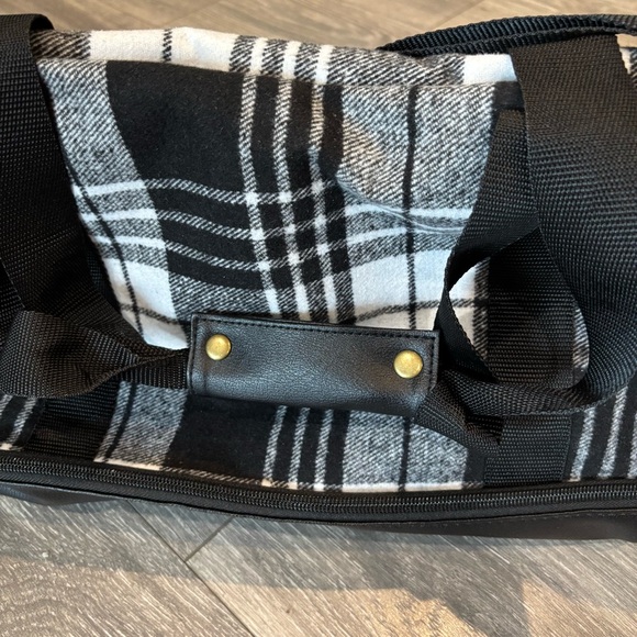 DSW Exclusive Black & White Plaid Weekender Bag Travel, Carry On Bag NEW - Picture 4 of 11